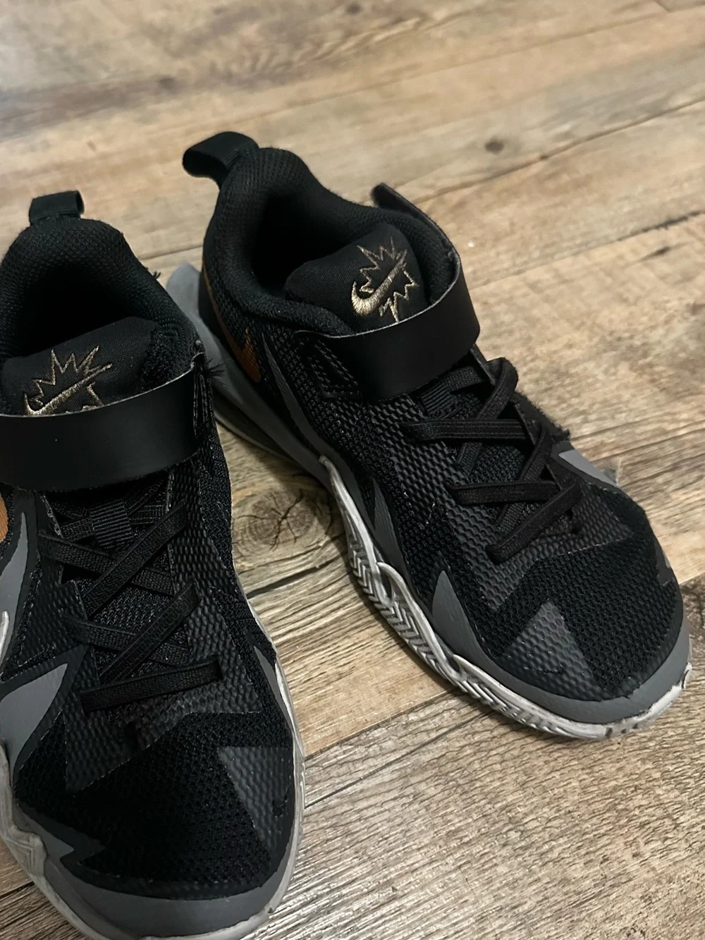 Nike Kids Black and Gold Low-Top Sneakers